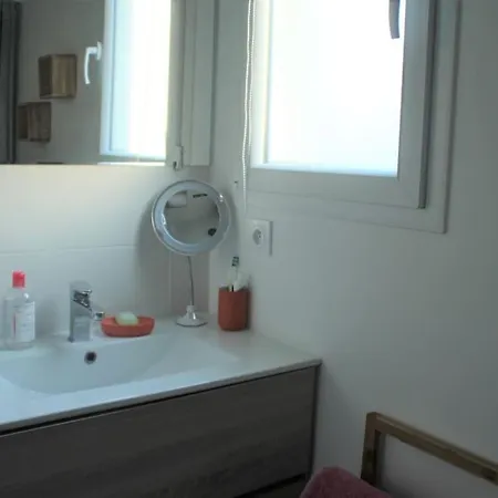 Jolie Dans Quartier Calme Privatunterkunft